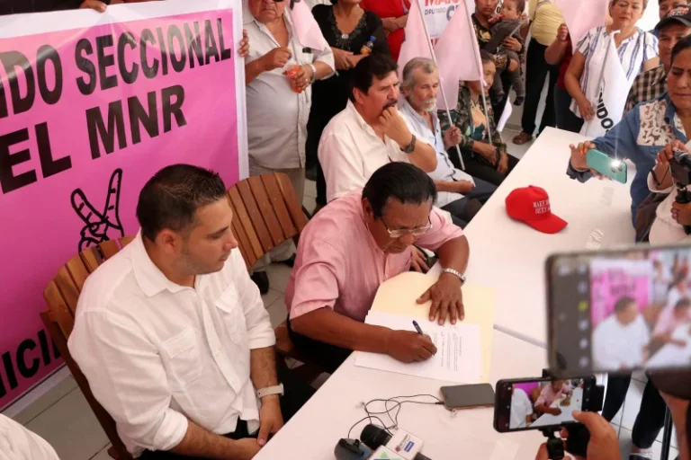 Maico Moreno y Dolly Carvajal reciben el respaldo del MNR en histórico acto político en Montero