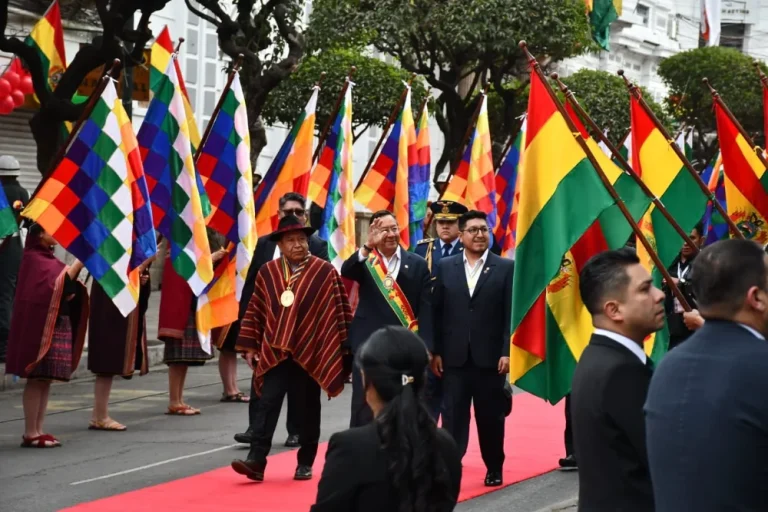 Bolivia celebra su Bicentenario en Sucre en medio de crisis económica y tensiones electorales