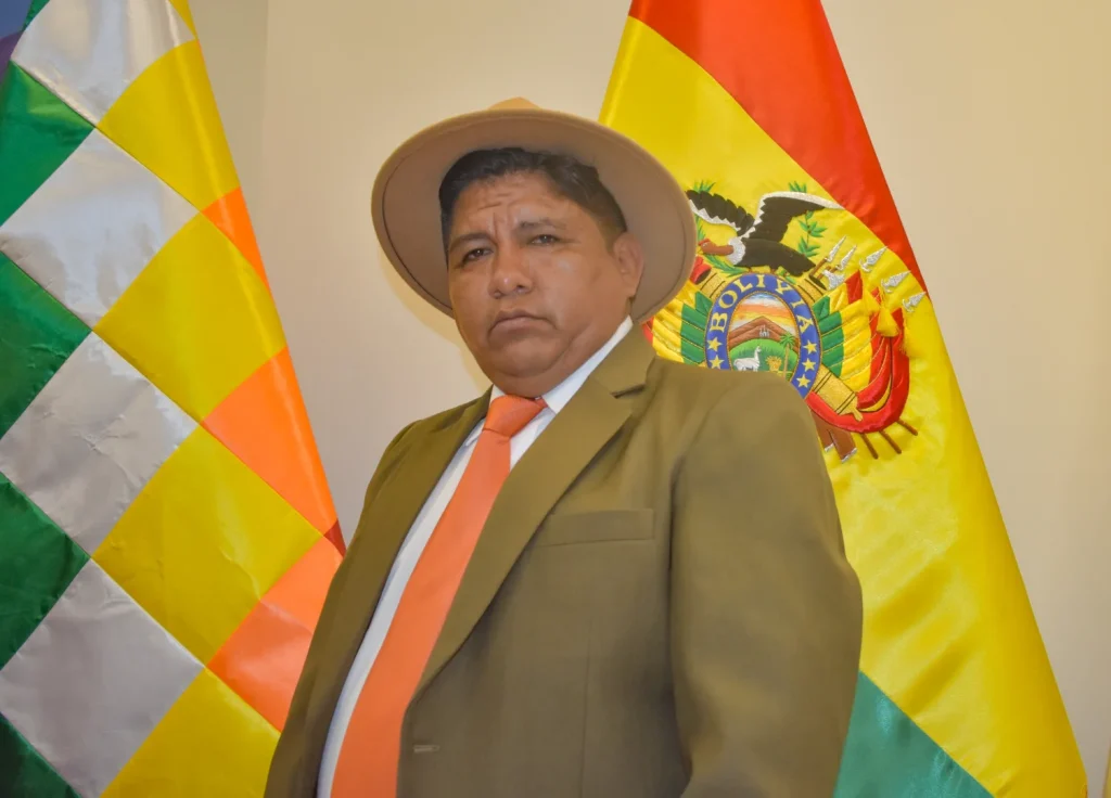 René Flores asume como nuevo viceministro de Coordinación con Movimientos Sociales