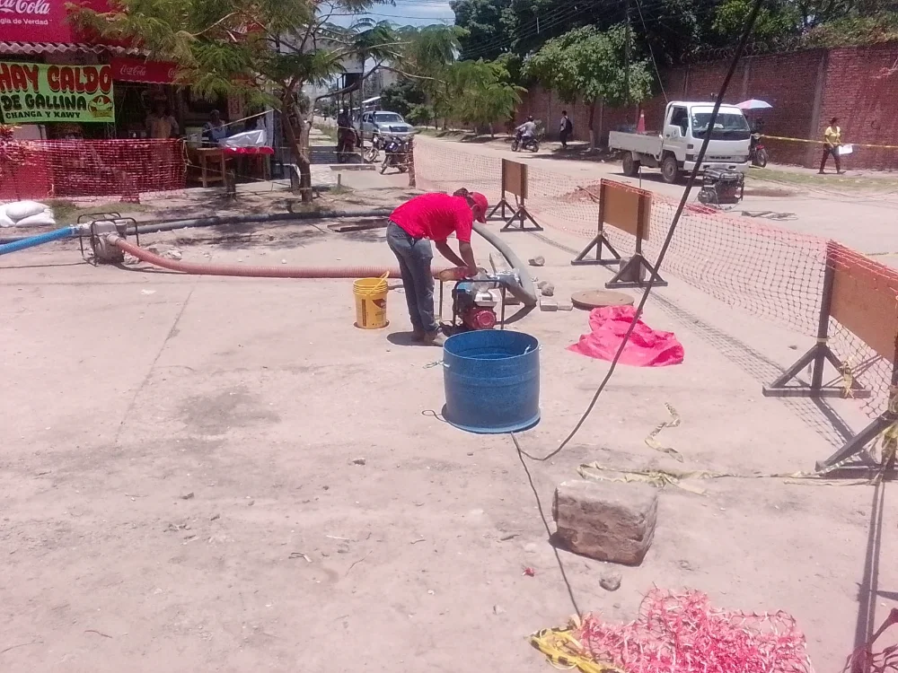 C-Protect inicia trabajos de reparación en el colector de alcantarillado de la calle 5 en Montero